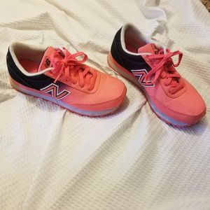 NEW BALANCE SIZE 8 WL501 SNEAKER